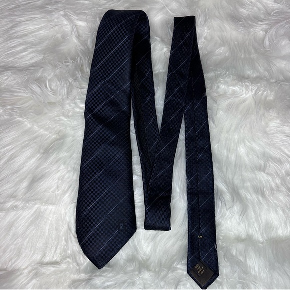 Authentic Louis Vuitton Tie - Picture 13 of 15